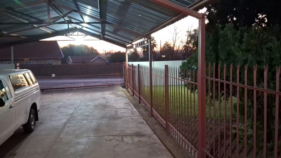 4 Bedroom Property for Sale in Postmasburg Northern Cape